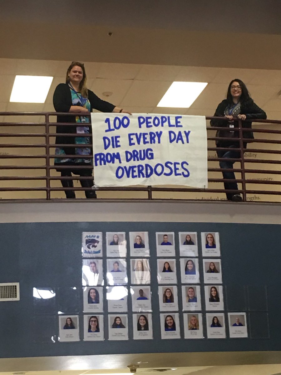 ThatLadyLuna's tweet photo. Part of the Mesquite High School Health and Wellness Team changing lives one student at a time. #MesquitesGotSomethingBetter #NationalDrugAndAlcoholFactsWeek @AZGOYFF @MHSWildcat_News https://t.co/FxCKPlsw7f