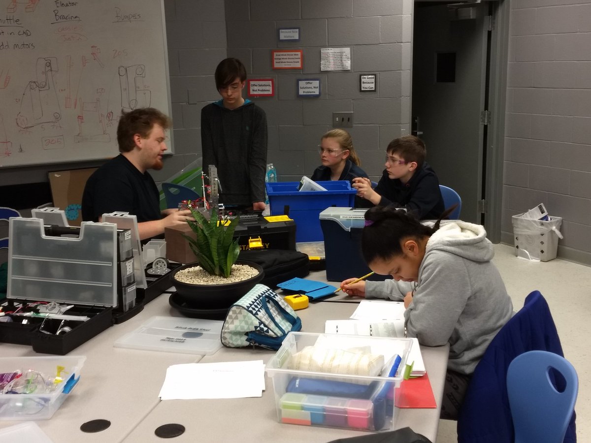 GuiGearheads's tweet photo. Mentor Chad is available today and is teaching us about the claw #omgrobots #MentorMoments #mentoring #learning  #FTC https://t.co/6lzymsmvh4