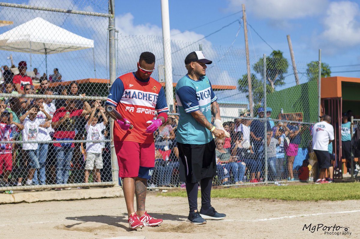 MgPorto_'s tweet photo. @Yadimolina04 #TeamMachete vs #TeamSugar 🇵🇷💪🏽 #LosNuestros https://t.co/au0J2QtjgT