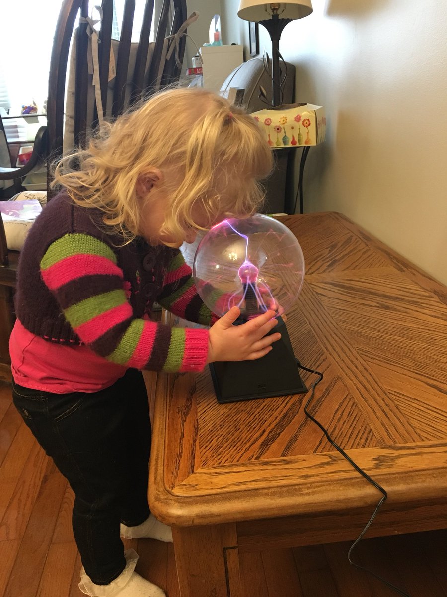 unclecraigger's tweet photo. Glad to see that my niece, Penny, is finally learning to control her Mind Gem. @Marvel #littlevision #mindgem #mindstone #InfinityWar https://t.co/0Kkkocllno