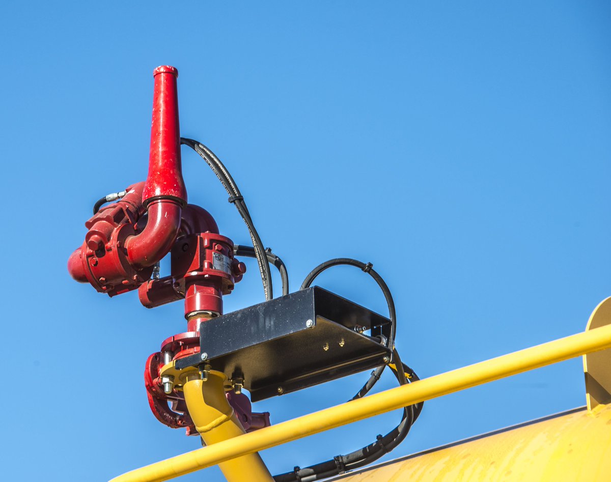 MegaCorpWW's tweet photo. Happy Monday! Check out Mega water tank with TWO Water Cannons! Mega’s water cannons are designed & built to perform in the most severe environments of #Mining and #Construction Buy online @ https://t.co/JMuQqgdoYN #EmpireSW #watercannon #heavyequipment https://t.co/HwJxKB9cri