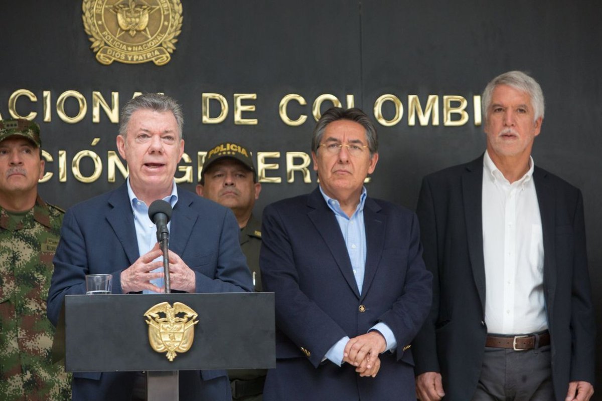 Santos anuncia que reforzarán la seguridad en Bogotá para atacar las estructuras delincuenciales ow.ly/gRpf30hW1IW