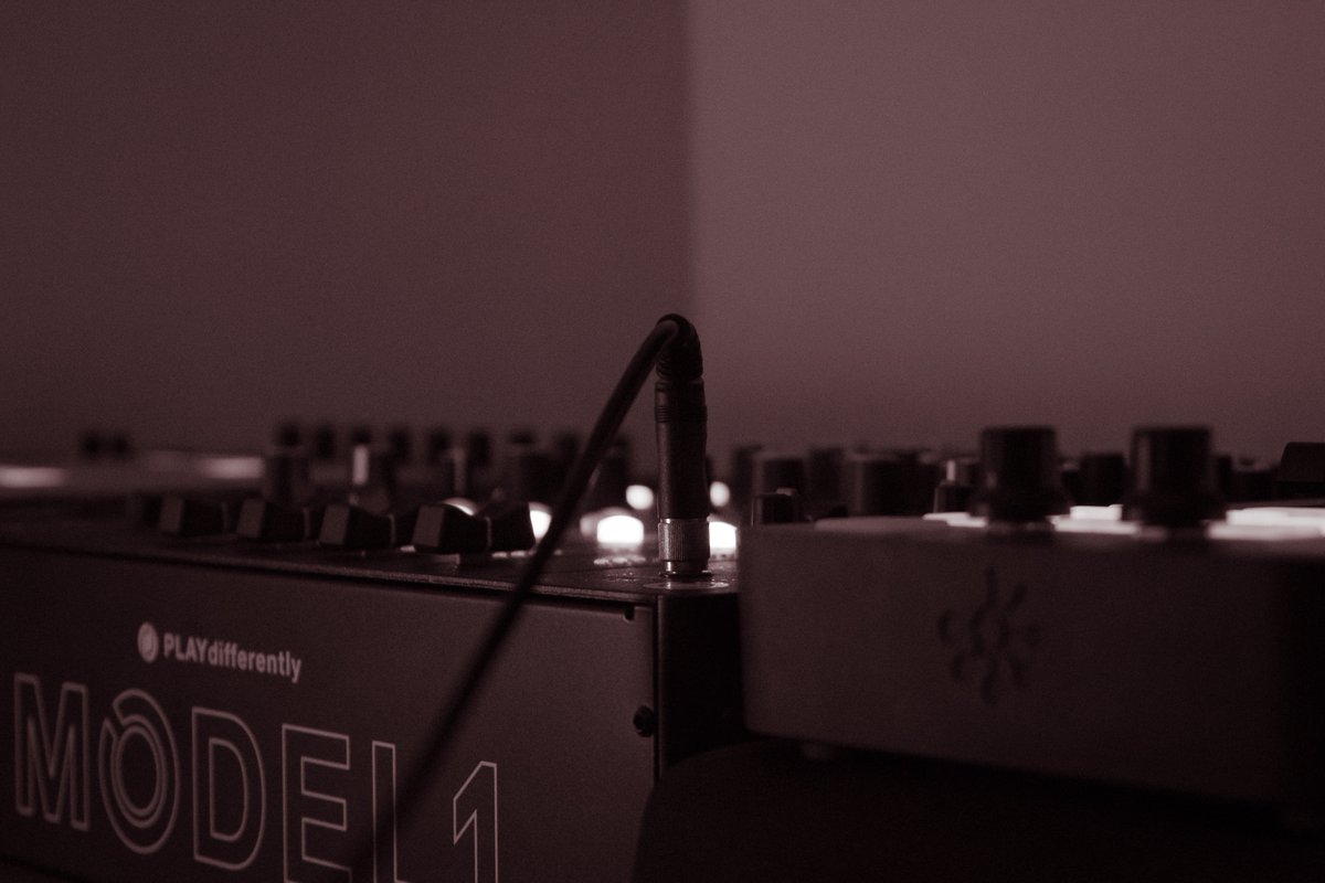 Toribio222's tweet photo. Such a ¨ different ¨ Toy
#photography #InspiracionBdF44 #photoshoot #blackandwhitephotography #Model1 #PLAYdifferently #Electronic #techno #uk #England #London https://t.co/7ZpGdnv2LG