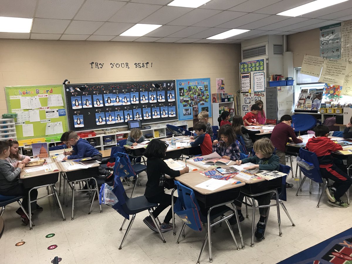 CGFirstGrade's tweet photo. AMAZING research and collaboration  happening in Ms. Grott and Ms. Madlinger’s class 🇺🇸 #soproud #USsymbols #weneedmorepaperandpostits 🤭😁 https://t.co/6adKLfv1zu