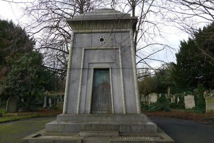 For the many visitors to Brompton Cemetery, the tomb’s missing key and resulting lack of access has led to speculation that something strange is going on inside—that it's secretly a time machine ~ mentalfloss.com/article/94072/…