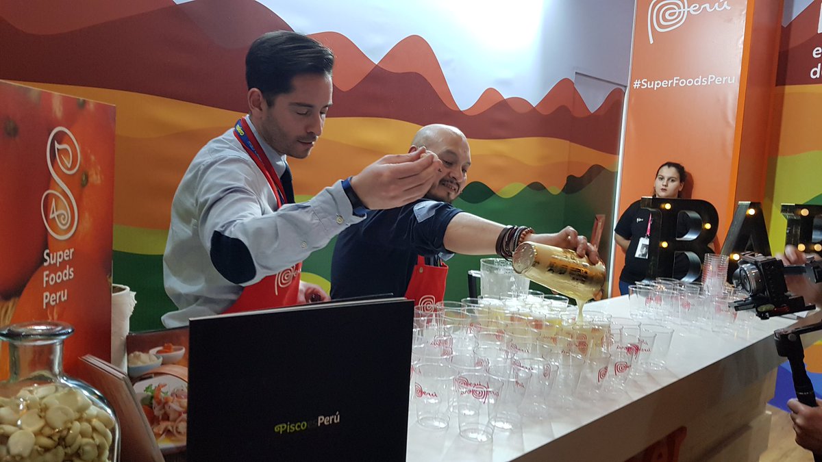 #PiscoEsPeru  #MF18 <a href="/madridfusion/">madrid fusion</a> <a href="/marcaPERU/">Marca PERÚ 🇵🇪</a>
#Cocktails con #Pisco en Stand de #Peru