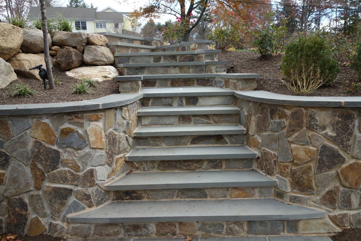PrimeBuilds's tweet image. Here's an all real-stone retaining wall and winding bluestone staircase connecting the home’s elevations. All done by @PrimeBuilds #PrimeConstruction #PrimeBuilds #PrimeConstructionRemodeling #ExcellenceIsAHabit #ThisIsOurWork