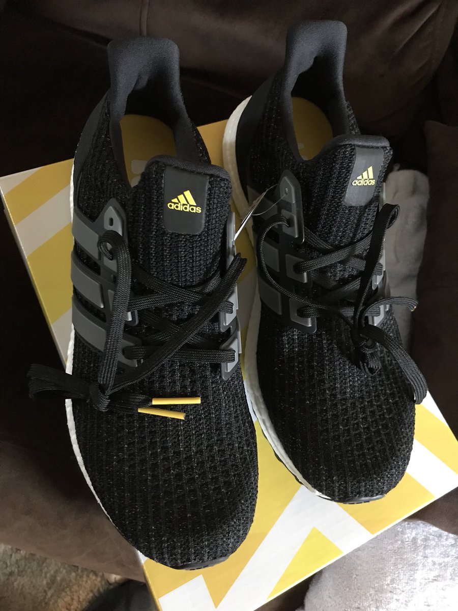 Islandsnkrs's tweet photo. Gotta give it up to @ChampCarts for the early assist on the 5th anniversary #ultraboost #adidasrunning #3M #dopesneaker #boost. itβs βshinyβ @OhItsTeddy ππ₯β‘οΈ https://t.co/Sl2lcPsROW