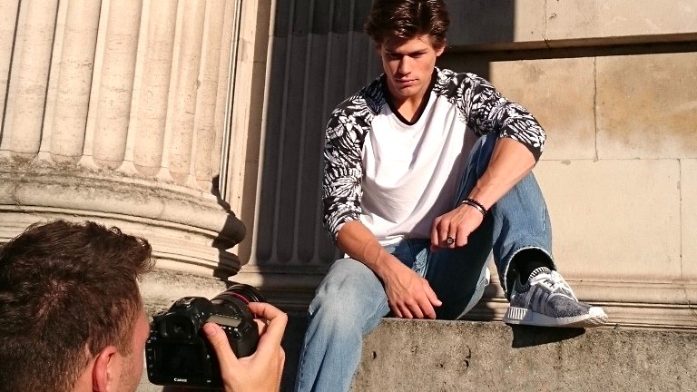 decaronofficial's tweet photo. On a sunny autumn day in #London, acclaimed international fashion and beauty #photographer #PazStammler shot a #video starring #CarsonAldridge. Take a peek #BehindTheScenes the scenes and watch the finished video on our #deCaron BLOG. https://t.co/Y36xm2X6r6 https://t.co/9JolxCs0pD