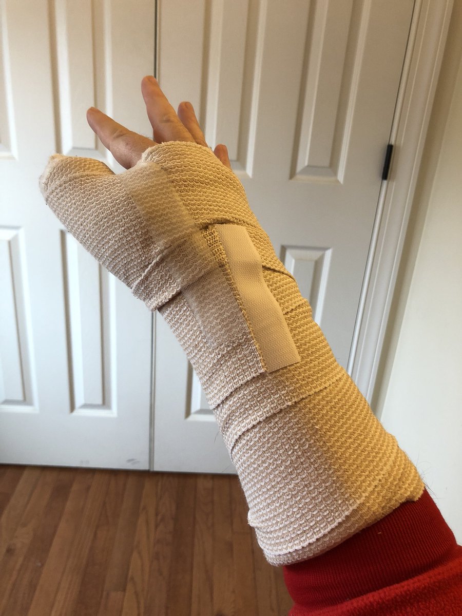 Sovrun's tweet photo. LOL, I won arena match in @SMITEGame with my mouse hand in this... https://t.co/ZdJwwRpxzf