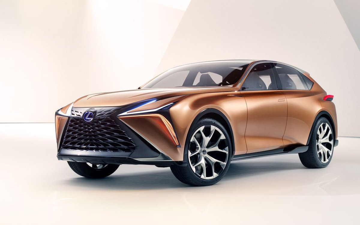 LexusiaNews's tweet photo. Lexus LF-1 Limitless: “We have to build this vehicle,” Bracken, general manager of the Lexus in the U.S., tells Yoshihiro Sawa, head of Toyota’s luxury brand.  https://t.co/51PW1sRzH1 #Lexus #LF1Limitless https://t.co/vMGVsmoHX7
