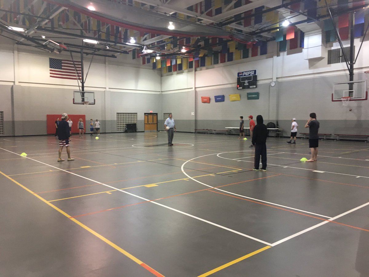 Crawford_St's tweet photo. CSUMC students enjoying a game of kickball at #Fusion on Sunday night! #csumc https://t.co/kNLVpTfnPU