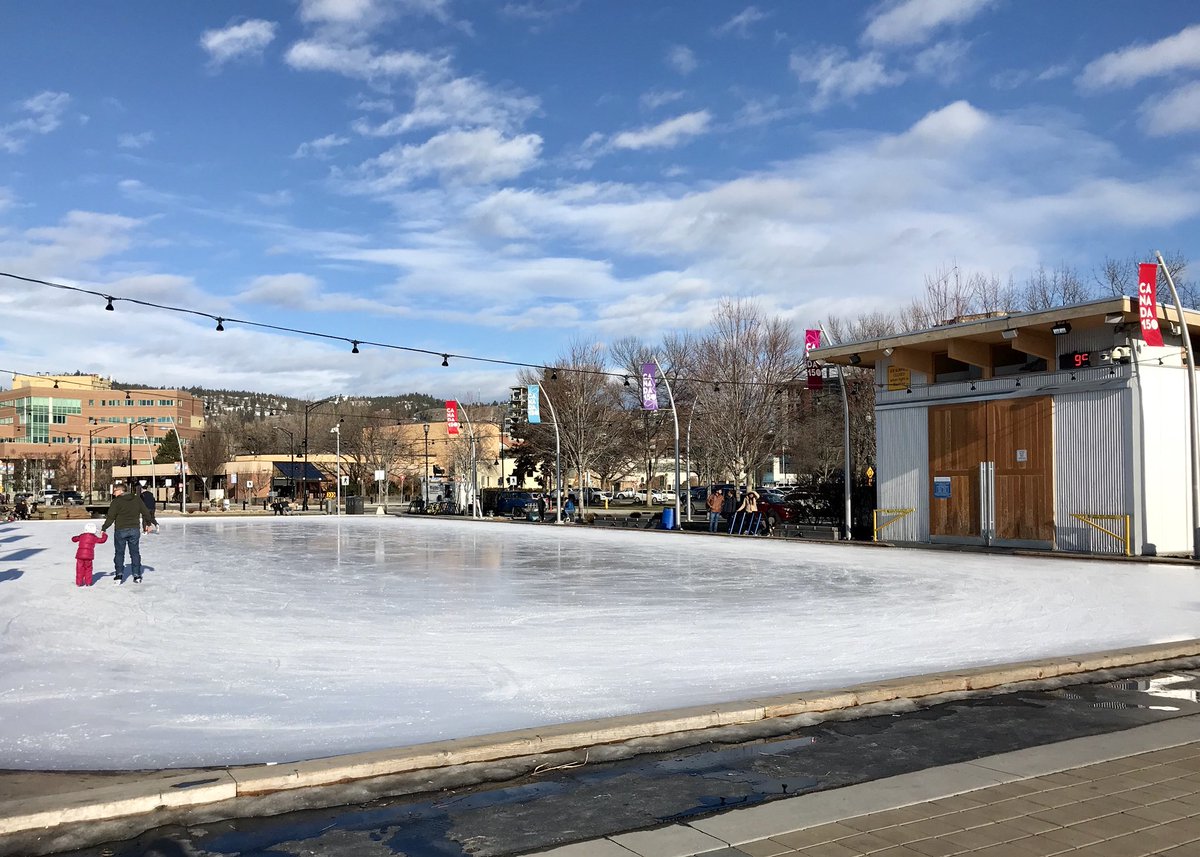 Tourism_Kelowna's tweet photo. Feels like spring! MT @tourismchris: Monday blues? The only blue I see today is in the sky! ⛸ ☀️ #exploreKelowna #blueskies #mondayblues #monday #Kelowna #Okanagan #StuartPark @DowntownKelowna https://t.co/Wbk5oIiItn