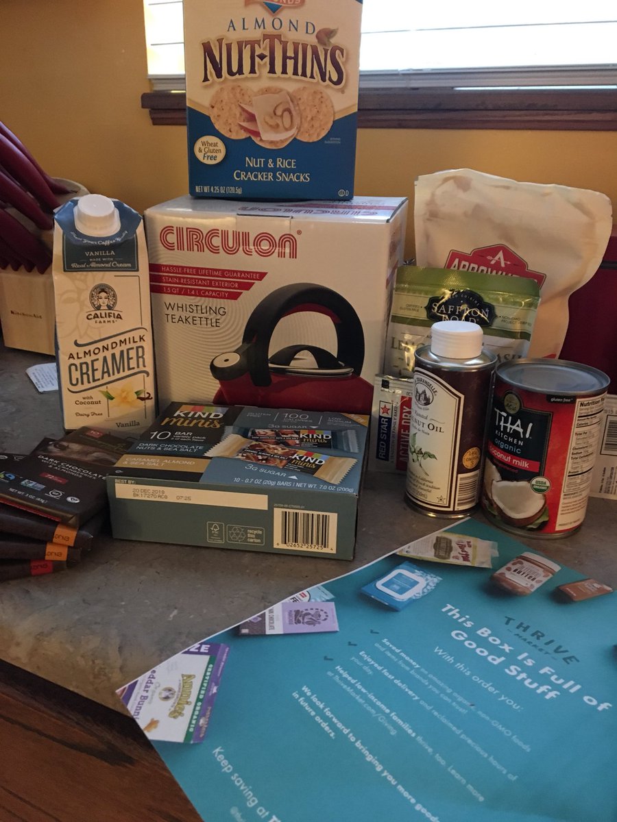 KVonwechmar's tweet photo. Box full of healthy choices makes any Monday better. #thrivemkt  #letsthrive @THRIVEmkt https://t.co/PzdsKVzC0C