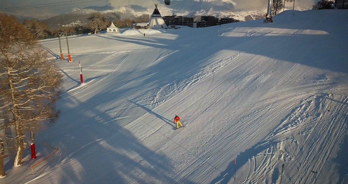 peterbratu's tweet photo. winter fun @DJIGlobal #AdventureUnfolds https://t.co/3xDmHex997