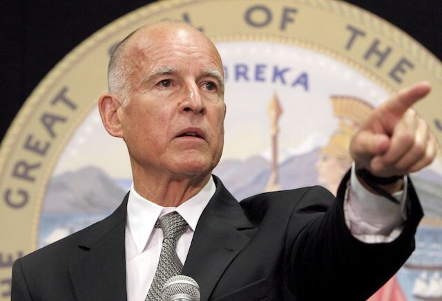 DallasIrey's tweet photo. Retweet if you would the the DHS and DOJ to make California Governor Jerry Brown to be the first politician to be charged and arrested for breaking our federal immigration laws. Followed By Rahm Emanuel in Chicago! Save our biggest cities from becoming SHITHOLES! #ReleaseTheMemos https://t.co/fSHcAeCiXU