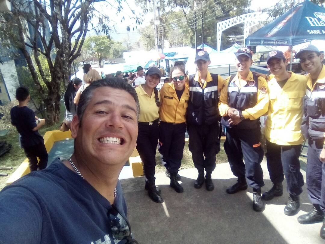 B.A.E.S.C. (@baescvoluntario) on Twitter photo FERIAS 2018, DESFILE, PREVENCION COMPLEJO FERIAL, CIRCUITO VUELTA AL TACHIRA EN BICICLETA, CORONACION FISS 2018.
BAESC PRESENTE! <a href="/BAESCvoluntario/">B.A.E.S.C.</a> <a href="/vol_tachira/">Voluntarios Táchira</a> <a href="/PCivilTachira/">PCivilTáchira</a> <a href="/PCivil_Ve/">Protección Civil</a> FERIAS 2018, DESFILE, PREVENCION COMPLEJO FERIAL, CIRCUITO VUELTA AL TACHIRA EN BICICLETA, CORONACION FISS 2018.
BAESC PRESENTE! <a href="/BAESCvoluntario/">B.A.E.S.C.</a> <a href="/vol_tachira/">Voluntarios Táchira</a> <a href="/PCivilTachira/">PCivilTáchira</a> <a href="/PCivil_Ve/">Protección Civil</a>