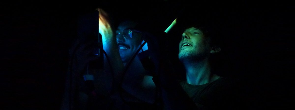 J-2 avant la première d'Instant Community! Rejoignez Brice Noeser, Bernard Martin ainsi que Peter Trosztmer et Sylvain Lafortune, pour partager une expérience communale, généreuse et low-tech inédite! 24-27 janvier à <a href="/Agoradanse/">Agora de la danse</a>! Réservez vite: agoradanse.com/evenement/inst…