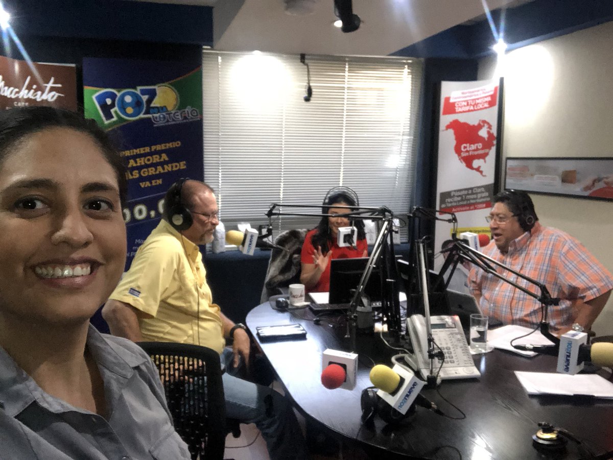 jennycgaldamez's tweet photo. #Vacilando en @radio102nueve mientras conversamos sobre @IlopangoAirShow detalles con Eduardo Poma. #Gracias @VeroGuerrero_ y @_RomeoReyes por la invitación #GiradeMedios @ecoagenciasv #RRPP https://t.co/SOG3zTQ8QI