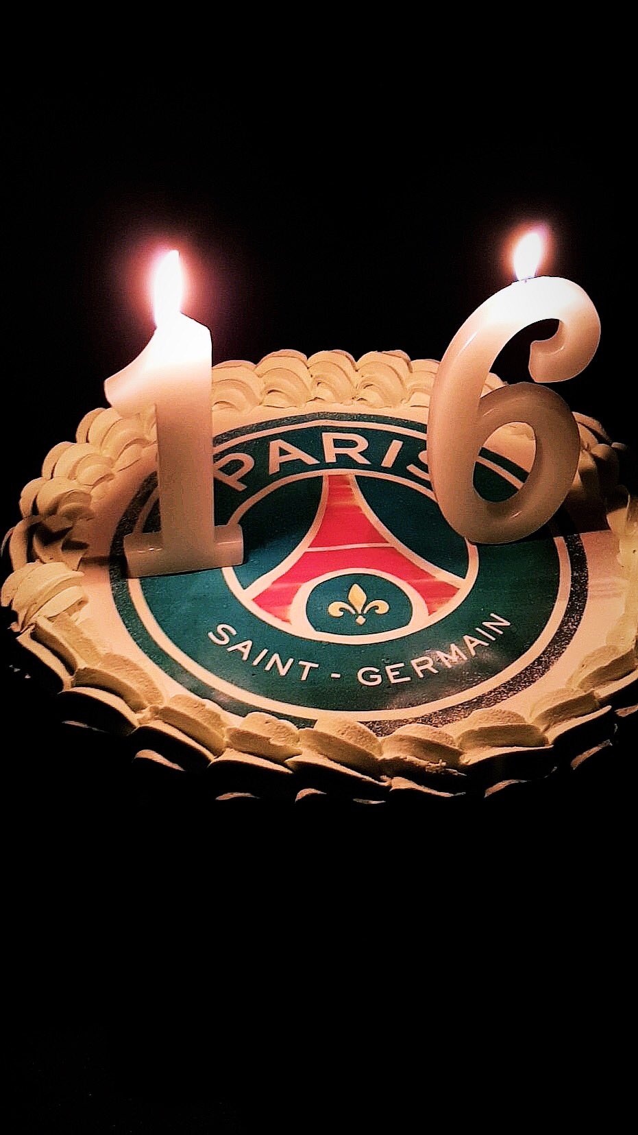 Nassima Driouach Ar Twitter Le Gateau D Anniversaire De Ma Petite Sœur Pour Ses 16 Ans Mdr Et Encore Vous N Avez Rien Vu Entrez Chez Moi C Est Un Musee Du Club T Co Qyphtzgh