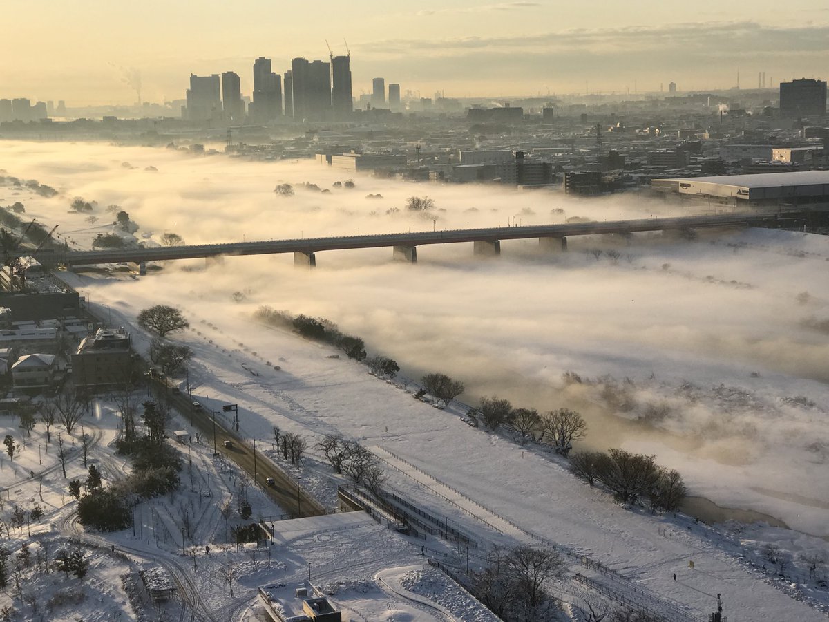 大雪の後の多摩川や各地で発生した 川霧 が幻想的 Rpgみたい ゴジラ出てきそう Togetter