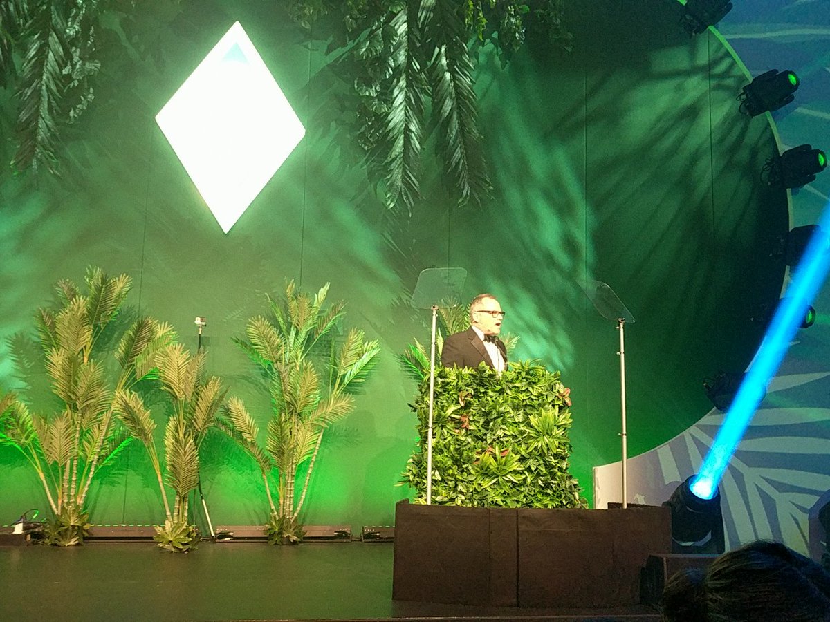 BTAwardsEU's tweet image. And back to our awards @BBTAwards #BBTA18 with host #JackDee hiding behind a hedge..