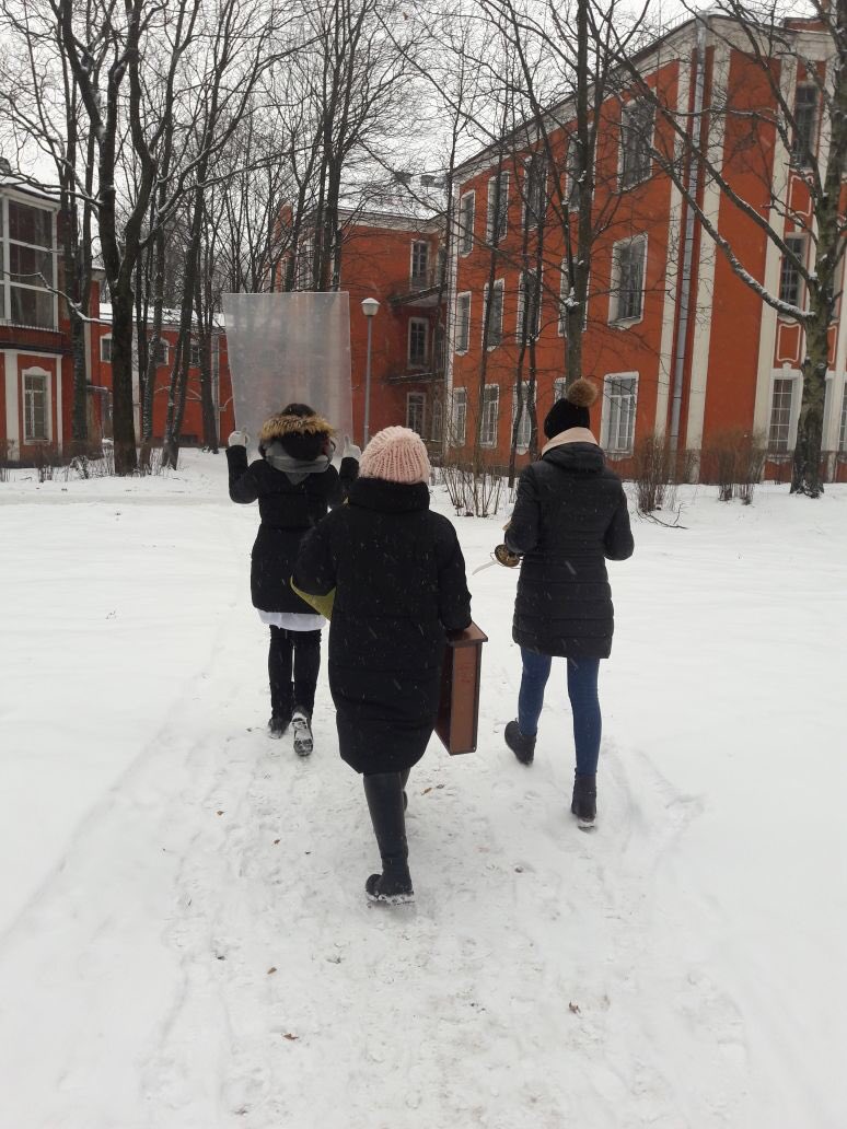 asyawang's tweet photo. Пмогаем любимой кафедре Био переехать в другой павильон.
Весело. https://t.co/9mA6xtOVcz