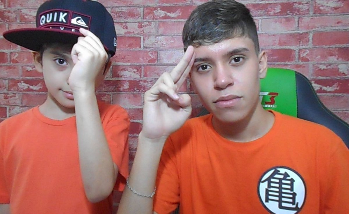 O Rei Davi resolveu me desafiar hoje haha 
Quem vocês acham que ganhou ? 🤔
<a href="/heydavioficial/">Davi</a>