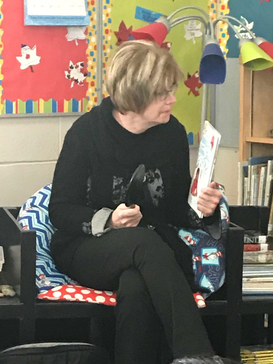 Readervator's tweet photo. A master story teller @DMGSchool today.  Thanks for sharing Malala’s Magic Pencil with us @19anne.  ❤️📚#ReadYourWorld #familyliteracyday https://t.co/UXIKmiMf9J