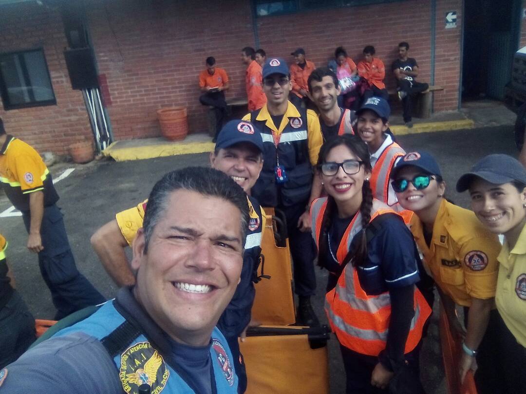 B.A.E.S.C. (@baescvoluntario) on Twitter photo FERIAS 2018, DESFILE, PREVENCION COMPLEJO FERIAL, CIRCUITO VUELTA AL TACHIRA EN BICICLETA, CORONACION FISS 2018.
BAESC PRESENTE! <a href="/BAESCvoluntario/">B.A.E.S.C.</a> <a href="/vol_tachira/">Voluntarios Táchira</a> <a href="/PCivilTachira/">PCivilTáchira</a> <a href="/PCivil_Ve/">Protección Civil</a> FERIAS 2018, DESFILE, PREVENCION COMPLEJO FERIAL, CIRCUITO VUELTA AL TACHIRA EN BICICLETA, CORONACION FISS 2018.
BAESC PRESENTE! <a href="/BAESCvoluntario/">B.A.E.S.C.</a> <a href="/vol_tachira/">Voluntarios Táchira</a> <a href="/PCivilTachira/">PCivilTáchira</a> <a href="/PCivil_Ve/">Protección Civil</a>