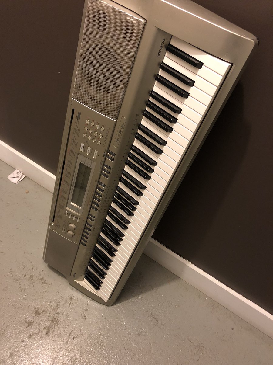 SoundsofSamvs's tweet photo. Was literally thinking about getting a new keyboard last night and today my neighbor told me he wasn’t using his anymore and gave it to me!!! Can’t wait to try it out!! 👌🏼 https://t.co/yh6pKCYeSd