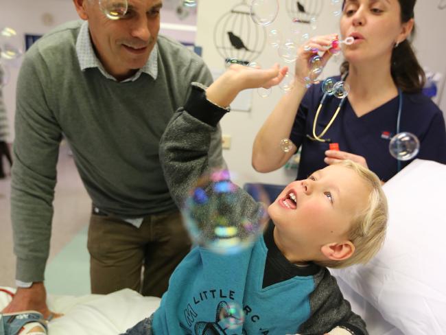 The art of distraction, is a great way of helping children and young people cope during potentially stressful and painful encounters with medical personnel.

What distraction techniques do you use when working with young people? ow.ly/WEcZ30hS2M4 <a href="/DFTBubbles/">Team DFTB</a>