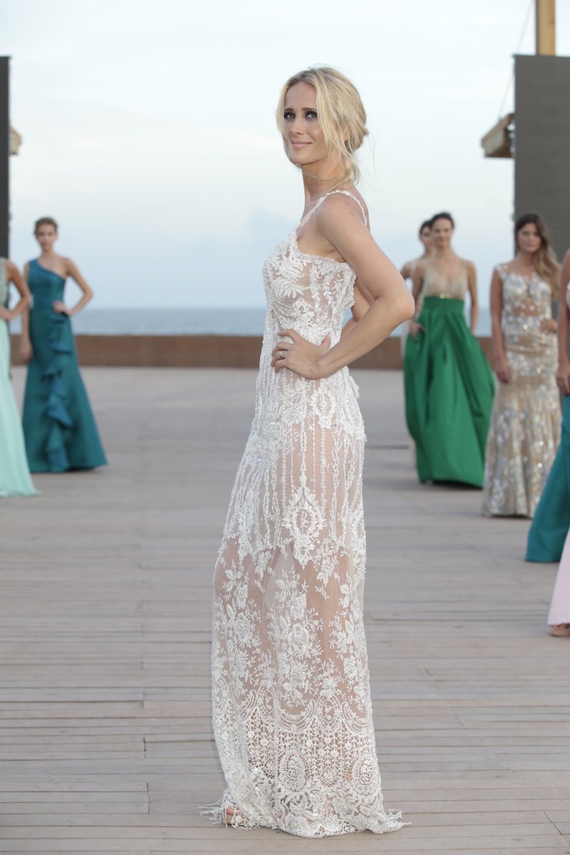 diarioshow's tweet photo. 👠😒👗 Grieta rubia: @nikitaneumann y @JPrandiOficial no quisieron saludar juntas en el final del #PinamarModaLook2018 ¡Los detalles, en la nota! https://t.co/Q9HqImPv3E