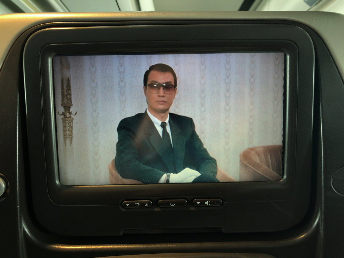 小日向 京 ところで機内で観た映画 男たちの挽歌ii といってもii だからね と軽い気持ちで再見したものの 龍銘恩演じる寡黙な殺し屋 小莊が魅力的キャラクターで興奮 最後に弾切れをした周潤發にあえて銃を与えるところに 勝ちが明白な勝負など