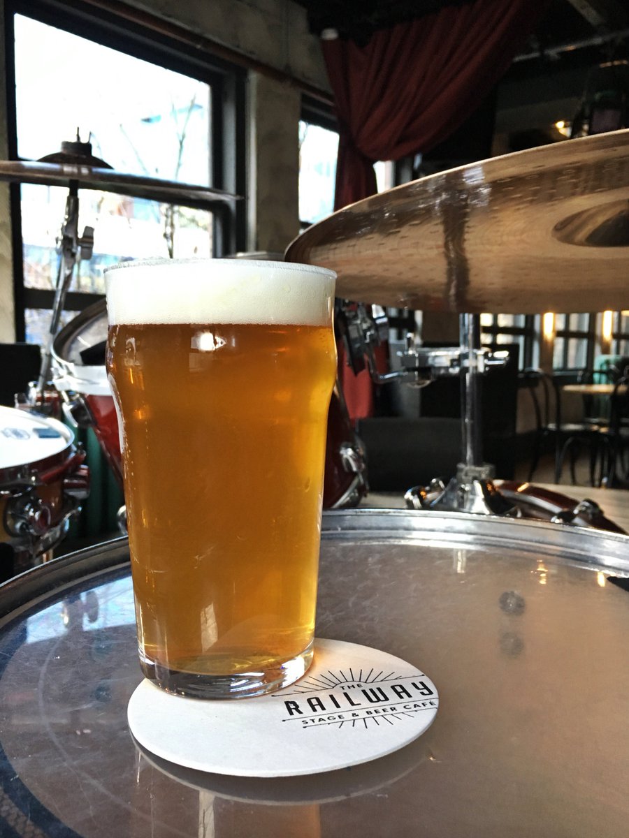 railwaySBC's tweet image. Come by and try @brooklynbrewery's golden IPA. The Brooklyn Defender features strong notes of tropical fruit, well-muscled hop bitterness, and an incredibly dry finish.
