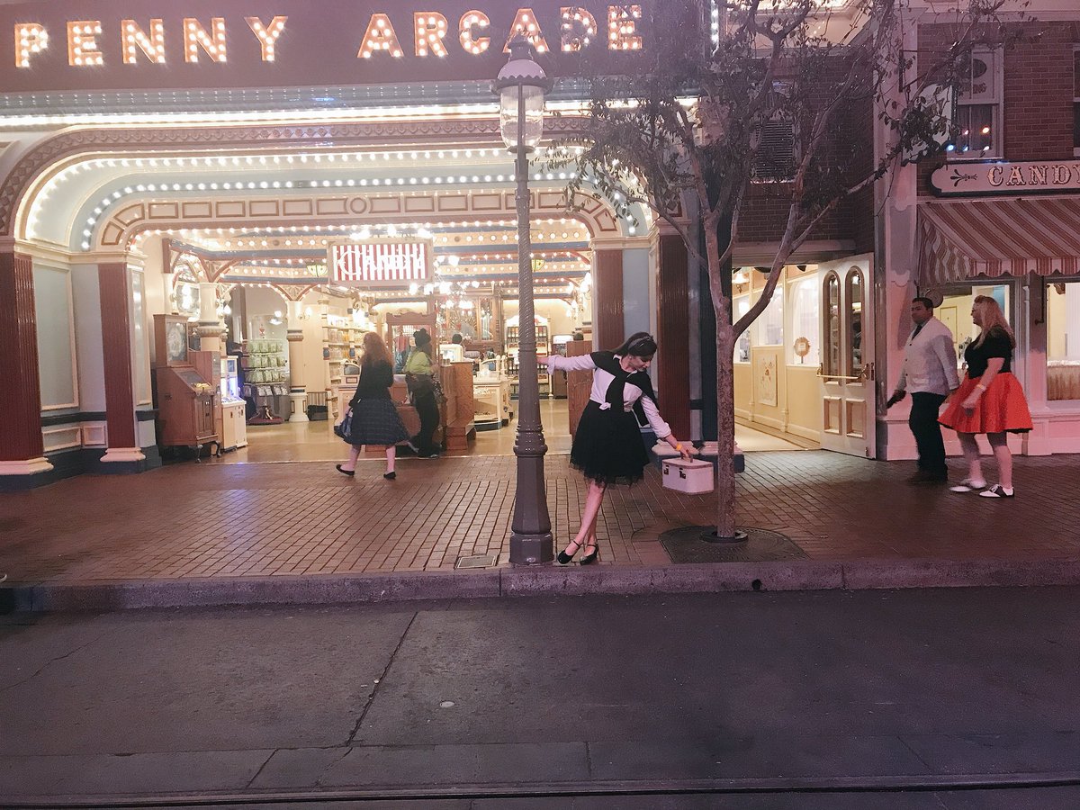 Heidi_Rae_L's tweet photo. #disneylandafterdark ✨Being able to experience 50/60’s @Disneyland
✨Dream Fulfilled✨. I’ll never forgot dancing along my favorite magical streets while carrying a case that actually was present in that time! Thanks Great-Gpa😘 https://t.co/JQxhkBqesm