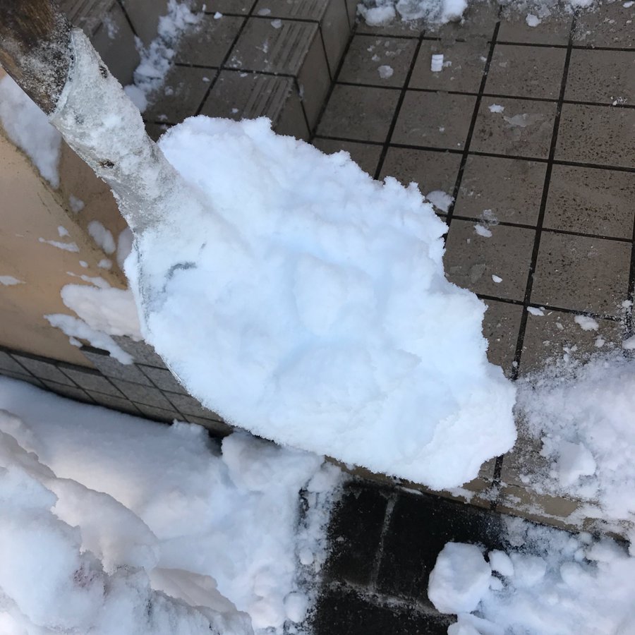 雪かきスコップに雪がくっつかなくなる裏ワザ Chietoku Jp