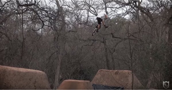 Clint and Matty ripping Eastside for you on this fine Monday evening!
canyoudigitbmx.com/sm-reynolds-ma…