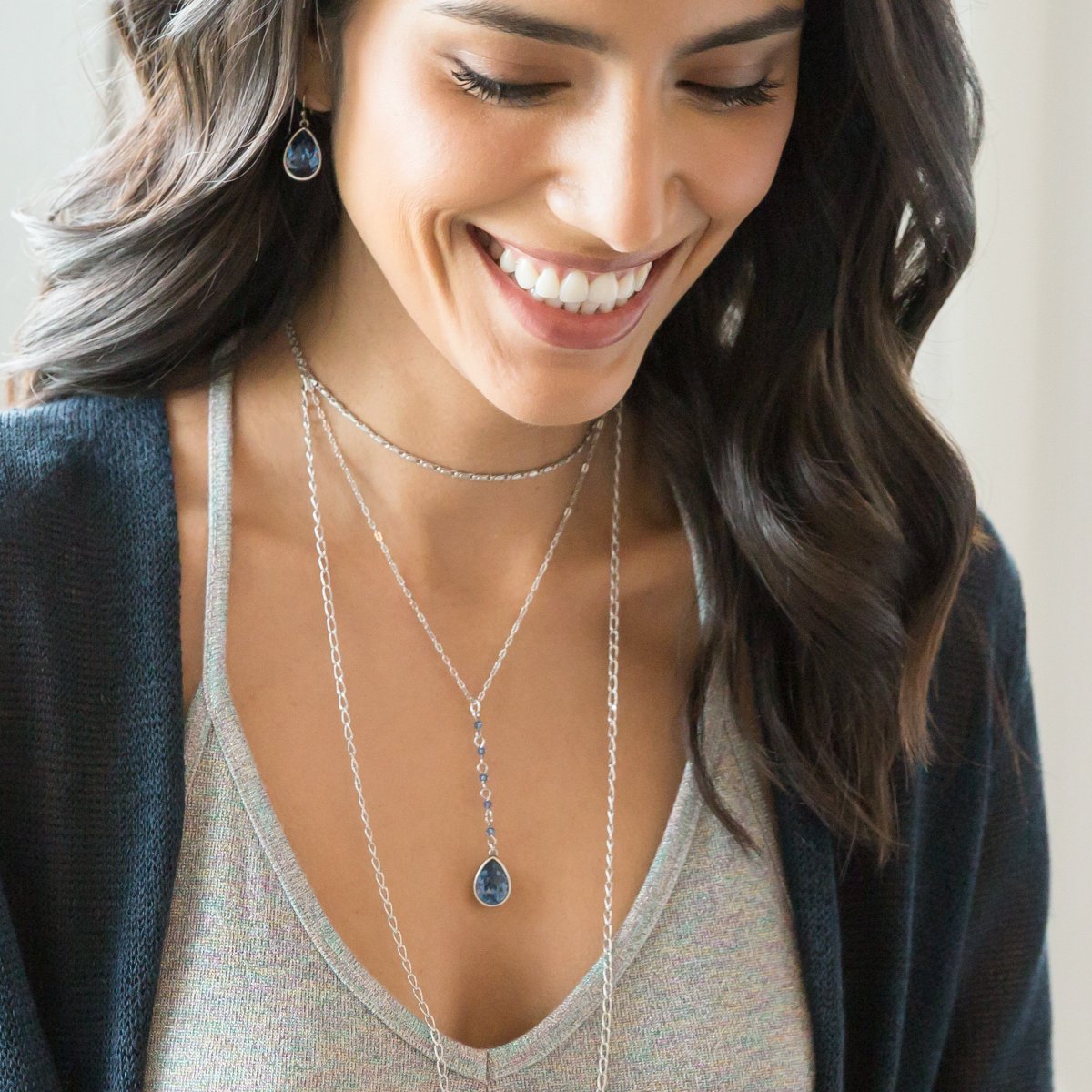 #TouchstoneCrystal by #Swarovski Wrapped Up #Necklace
Denim Blue crystal; rhodium plating; 16" to 18".
Get it here: sites.touchstonecrystal.com/sites/jany/pro…