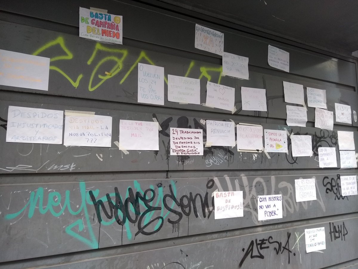 asambleacanal's tweet photo. Hoy: intervención en las puertas del Canal de la Ciudad, que continúa CERRADO. Los trabajadores y trabajadoras seguiremos luchando por la reincorporación de los 24 despedidos que perdieron su trabajo injustamente. #DespidosEnElCanalDeLaCiudad @CanalCiudadBA https://t.co/Z54I0AN7TR