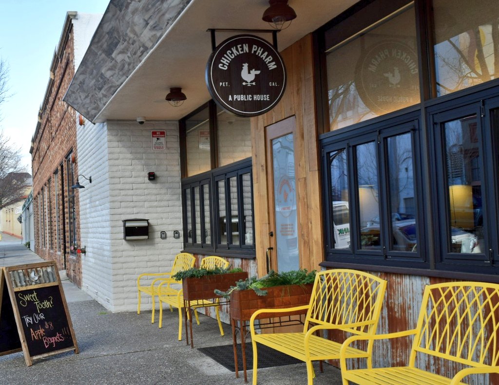 amylieberfarb's tweet photo. California cuisine in a lively, casual setting. Just order at the counter, kick back &amp; enjoy the relaxed hometown vibe with friends @ChickenPharm in Petaluma.
#Sonoma #Sonomacounty
#Sonomastrong #SonomaChat https://t.co/WxryRsafjV