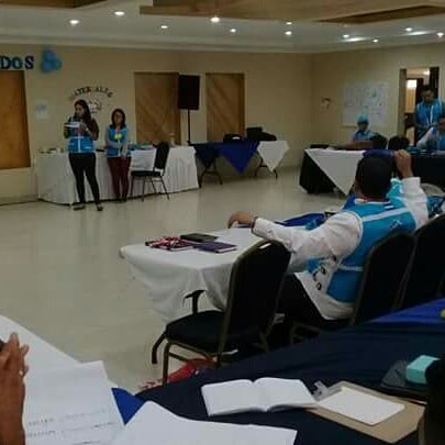 Mejores_Familia's tweet photo. #MFhn llega a Yoro; nuestros 64 técnicos de campo  dieron inicio al taller de formación en temas de Autoestima. Donde se orienta a la participante hacia el conocimiento y comprensión de una visión general de todas las partes que conforman su ser; en el aspecto físico y biológico https://t.co/OOMKuYz4Hm
