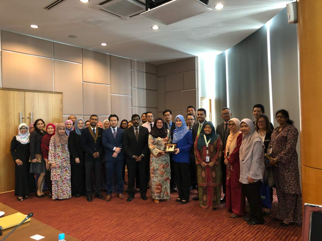 OfficialMIDA's tweet photo. Thank you Dr. Amissa from the Sustainable Energy Development Section, @Tenaga_Nasional for your insightful #BizTalk on FiT and Net Energy Metering at @OfficialMIDA today! Our MIDArians look forward to putting knowledge into practice! #BetterService4Investors #postinvest #energy https://t.co/k1H45DwYQP