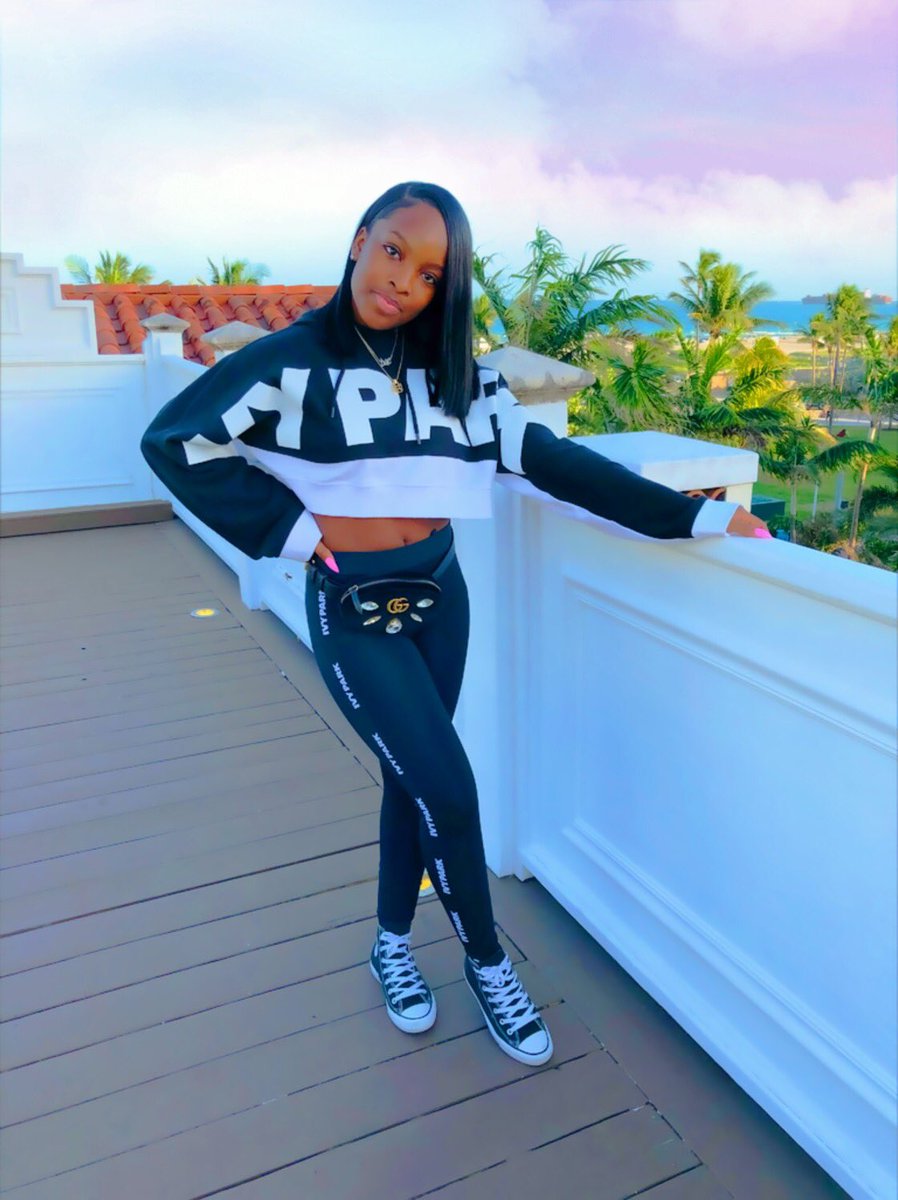 t4ysav_'s tweet photo. 🌴 https://t.co/ajfza9Pglf