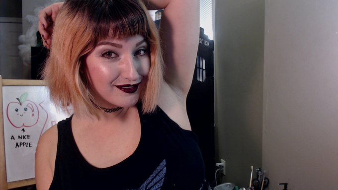 It's time to kick off the start of the week and we're gonna re-enact some music videos todaaaay!! Whooo