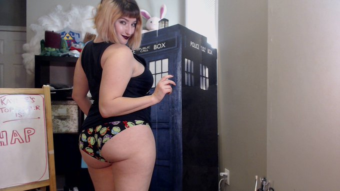 It's time to kick off the start of the week and we're gonna re-enact some music videos todaaaay!! Whooo