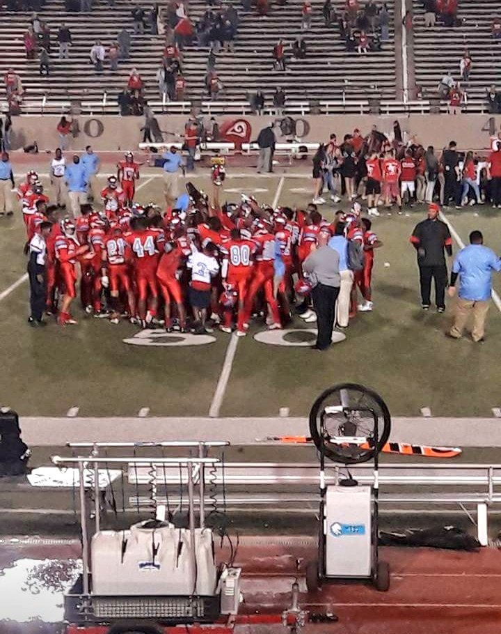 I made a promise to my team that i will empty the bucket🏁So thats my motive💯Going to school,on the field🏈in the classroom📚and weight room💪