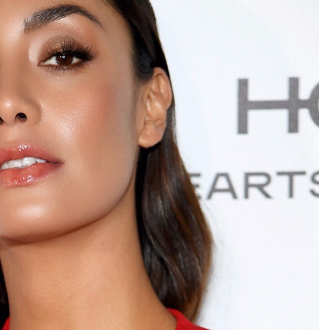 Red was the color for <a href="/EW/">Entertainment Weekly</a> ‘s pre @SAGawards this wknd. Big shout out to mis amores for sharing your talent with me ❤️🙌🏼
💄 <a href="/amyoresman/">Amy Oresman</a> 
💇🏽‍♀️ <a href="/SaschaBreuer/">Sascha Breuer</a> 
💃🏽 #alexandrevauthier 
@AlbrightFashion LA. 💥
