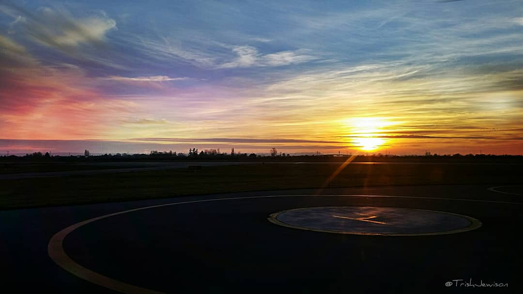 TrishJewison's tweet photo. Sunsets! 🌅 🌇 🌄 #Vancouver #sunset #YVR #westcoast #aerialphotography @GlobalBC @AM730Traffic @MyVancouver @1K_things @VIAwesome @nowyvr  #DeltaBC https://t.co/W38xYManch