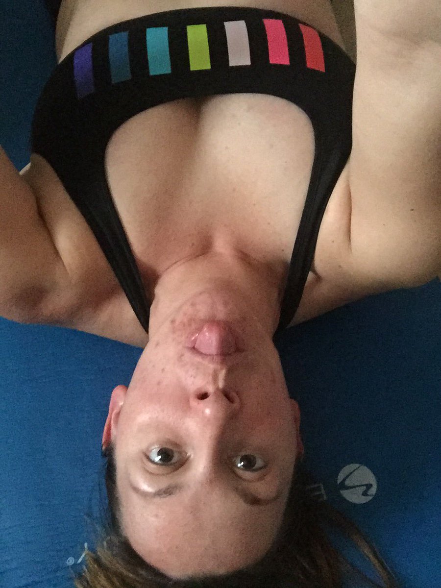 MartinaRogowsky's tweet photo. Day 18 of the #100daychallenge #21df #totalbodycardiofix #strong #fit #fitgirl #fitnessjourney #fitnessgoals #actress #actorslife #houston https://t.co/4lDAi3153U